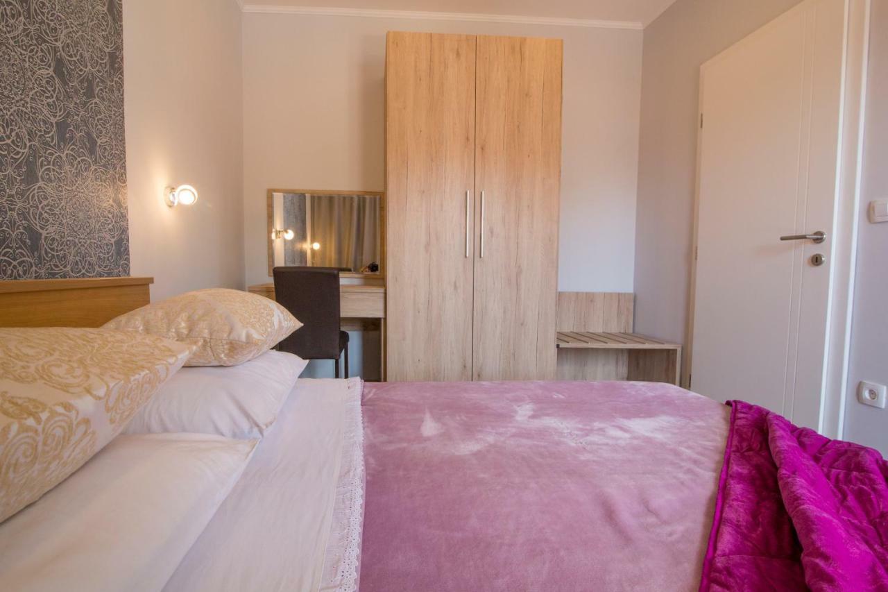 Apartments Smokva Makarska Eksteriør billede